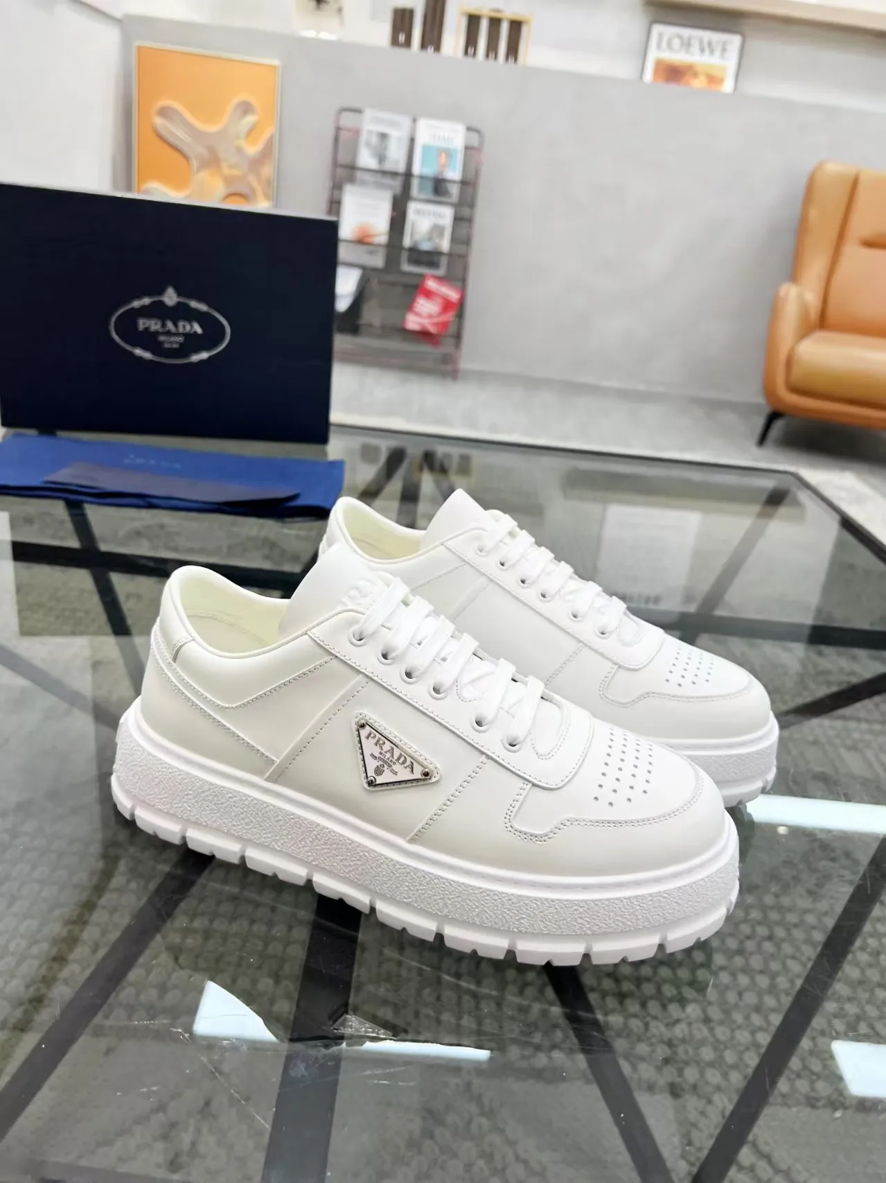 Men's Men's Shoes 💰440 [New Style] 🎍🎍Prada Prada's new men's leather sneakers, the highest version on the market, any comparison is welcome🆚! The original leather has excellent texture and is super high-end! Fetal sheep net lining imported from Italy, removable pad! Luxurious materials and fine workmanship, highly recommended! Code: 38-44 (45 can be customized